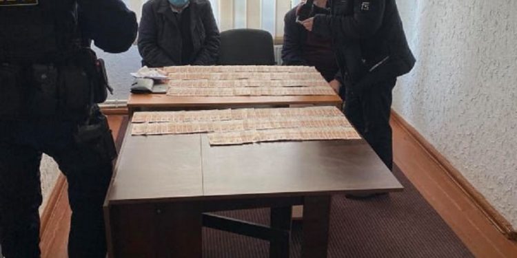 Dosarul mitei de la Primăria Măcărești: Primarul și responsabilul tehnic, puși sub învinuire