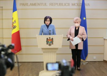 Partidul „ȘOR” și Platforma „Pentru Moldova” cer reluarea orelor în clase: Studiile online afectează vederea copiilor | VIDEO