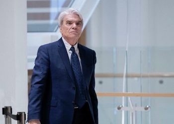 Во Франции избили и ограбили известного политика-миллионера и его жену