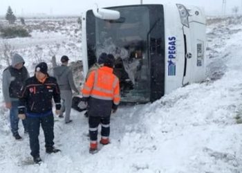 В Турции перевернулся автобус с туристами, есть жертвы