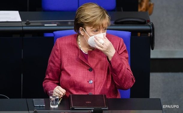 Меркель сделала прививку вакциной AstraZeneca