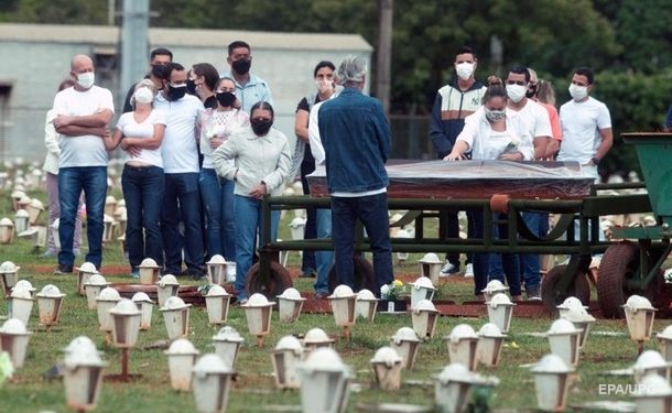 Жертвами COVID в мире стали три миллиона человек