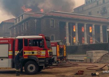 В Кейптаунском университете возник крупный пожар | FOTO