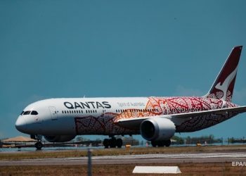 Пассажиру самолета выставили счет почти на $1 млрд за место для ног