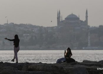 Турция одобрила применение российской вакцины Спутник V