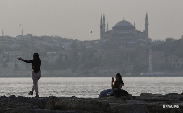 Турция одобрила применение российской вакцины Спутник V