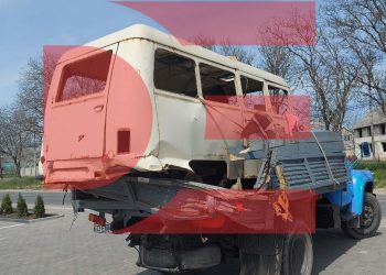 Новые подробности аварии в Гоянах, где микроавтобус столкнулся с грузовиком, перевозившим кузов автобуса | VIDEO