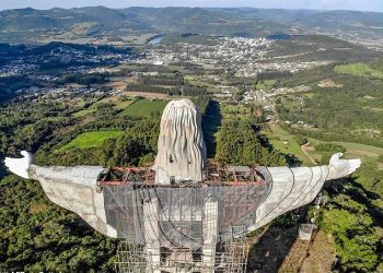 В Бразилии строят новую статую Иисуса Христа