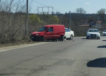 Accident cu implicarea a trei mașini în apropiere de Chișinău | FOTO
