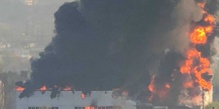 Крупный пожар в столице. Горит склад