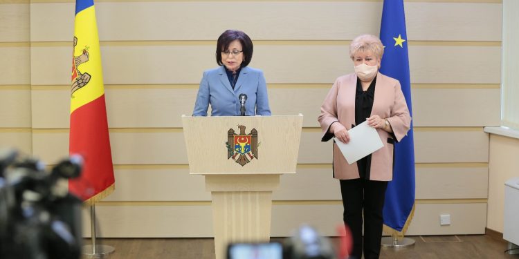 Partidul „ȘOR” și Platforma „Pentru Moldova” cer să fie redeschise școlile: Tot mai mulți copii își strică vederea