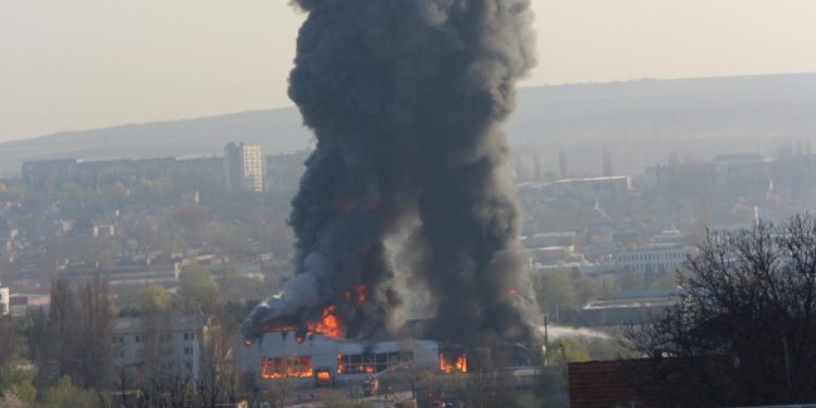 Крупный пожар в столице. Горит склад