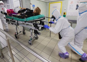 Число новых случаев COVID-19 в мире достигло рекордных показателей