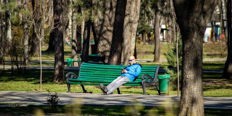 Restricție anulată! Oamenii vor avea dreptul să se plimbe în parcuri, dar în anumite condiții