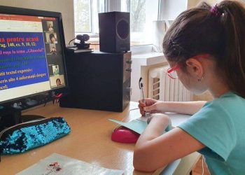 Lecțiile la distanță rămân o adevărată provocare: Nici după un an de pandemie, copiii nu se pot adapta | VIDEO