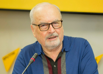 A fost petrecut pe ultimul drum renumitul jurnalist Vladimir Novosadiuc | VIDEO