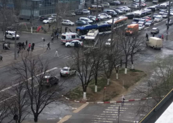 Accident în sectorul Buiucani al Capitalei: O mașină s-a tamponat cu un troleibuz | VIDEO