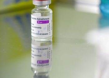 Marea Britanie: 7 persoane vaccinate cu AstraZeneca au murit în urma formării de cheaguri de sânge. Câte cazuri de tromboză au fost