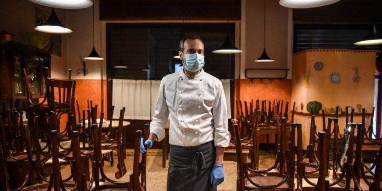 Scrisoare către Ciocoi: HoReCa cere ca angajații ei să fie vaccinați în etapa a doua