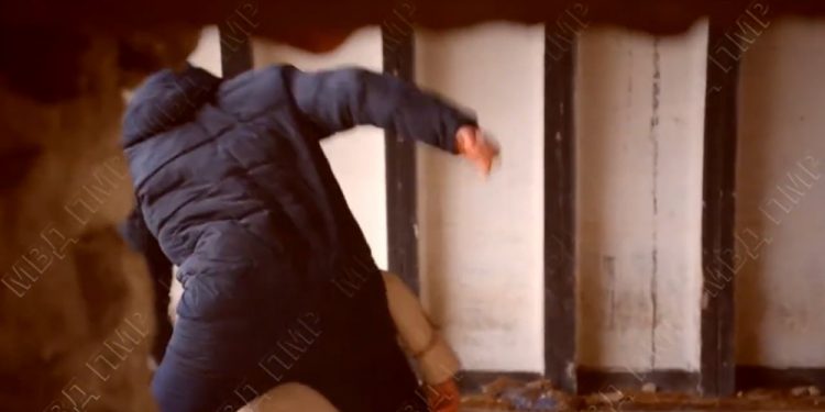 Și-a bătut fosta iubită cu o piatră până a băgat-o în spital. Răzbunarea unui tânăr din Tiraspol | VIDEO