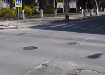 Străzile și curțile blocurilor din municipiul Chișinău cu gropi, denivelări și cratere. Ceban: »Vinovați sunt funcționarii din cosmos” | VIDEO