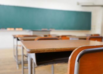 Criza în școli. La gimnaziul din satul Horești majoritatea profesorilor sunt pensionarii, iar elevii din Taura Veche parcurg kilometri până în satul vecin | VIDEO