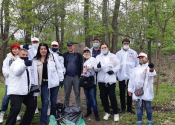 Membrii Organizației Teritoriale Chișinău a Partidului „ȘOR” au făcut curățenie în parcuri și scuaruri | FOTO