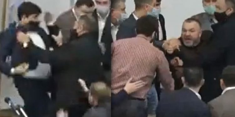 Bătaie în cadrul ședinței CMC: Consilierii din partea PSRM și PAS s-au luat la pumni | VIDEO