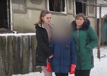 O familie rămasă pe drumuri, în urma unui incendiu, ajutată de echipa „Oameni pentru oameni” și fundația „Miron Șor” să-și reconstruiască locuința | VIDEO