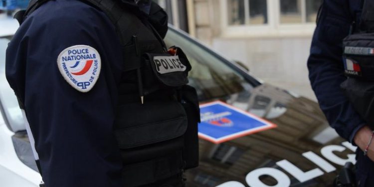 Incident armat la Paris. Un bărbat și fetița lui în vârstă de 10 ani au fost împușcați pe stradă