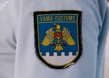 36-летний гражданин Молдовы пытался вывезти из страны более 38 000 упаковок табачных изделий. Что ему грозит | VIDEO