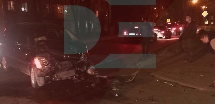 Două automobile, implicate într-un accident în Chișinău. Sunt victime | FOTO