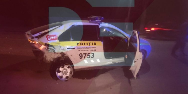 Carambol cu implicare unei mașini INSP, la Bălți. Un polițist accidentat de Skoda, altul strivit între două automobile | FOTO