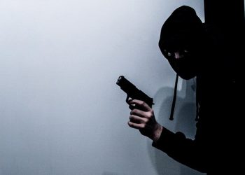 Jaf armat în inima Chișinăului. Un individ „a luat” un „credit de mii de lei” cu un pistol