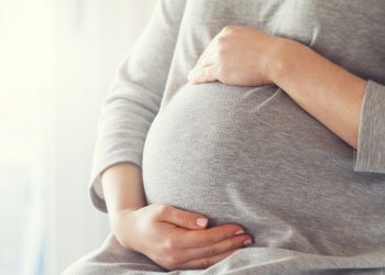 O femeie din Marea Britanie a rămas gravidă în timp ce era deja însărcinată