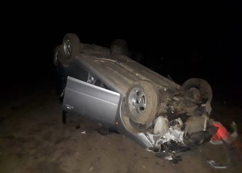 Conflict soldat cu accident. Un șofer a urcat băut la volan și s-a răsturnat cu mașina | FOTO