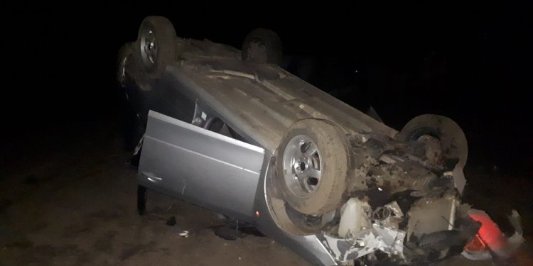 Conflict soldat cu accident. Un șofer a urcat băut la volan și s-a răsturnat cu mașina | FOTO