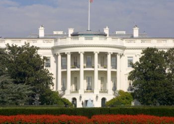 Americanii investighează un misterios atac energetic petrecut aproape de Casa Albă. Este asemănător cu „sindromul Havana”