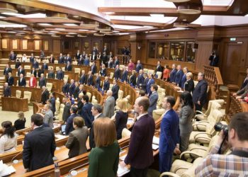 Minut de reculegere, ținut în timpul ședinței Parlamentului, în memoria deputatului răpus de COVID-19 | VIDEO