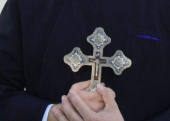 Un preot băut l-ar fi luat la pumni pe colegul său de pahar. Victima a ajuns la spital | VIDEO