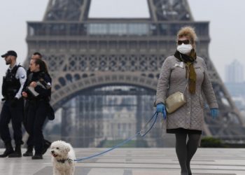 Franța a decis ca persoanele vaccinate să poată renunța la masca de protecție în anumite condiții