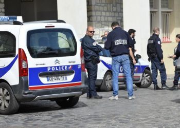 Incident armat în fața unui spital din Paris. O persoană împușcată a murit pe loc, iar o alta este rănită