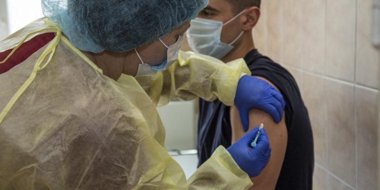 Start imunizării polițiștilor de frontieră: Peste 400 de oameni ai legii vor fi vaccinați în această săptămână