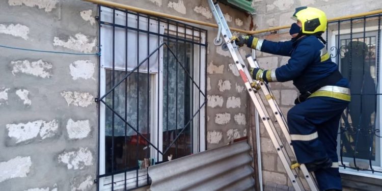 Comrat: Salvatorii au deblocat din locuință o femeie în vârstă de 80 de ani | FOTO