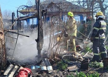 Incendiu în raionul Soroca. Pompierii au prevenit producerea unei deflagrații | FOTO