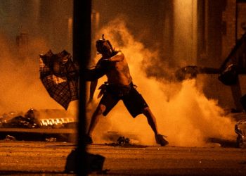 Minneapolis: Ciocniri violente pentru a doua noapte, după moartea unui tânăr de culoare, ucis de poliție | VIDEO