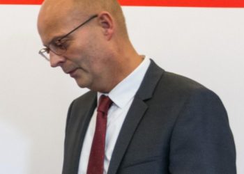 Un primar din Germania a fost suspendat din funcție pentru că s-a vaccinat fără rând, dar în Moldova acest lucru este normal | VIDEO