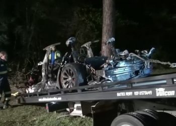 Doi oameni au murit într-un accident cu o maşină Tesla pe pilot automat | VIDEO