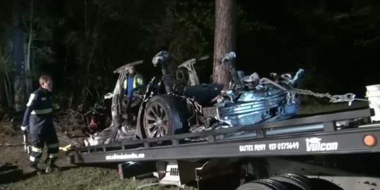 Doi oameni au murit într-un accident cu o maşină Tesla pe pilot automat | VIDEO
