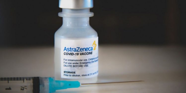 Statistica: Peste o mie de cadre didactice din capitală au fost imunizați cu AstraZeneca din 1 aprilie | VIDEO